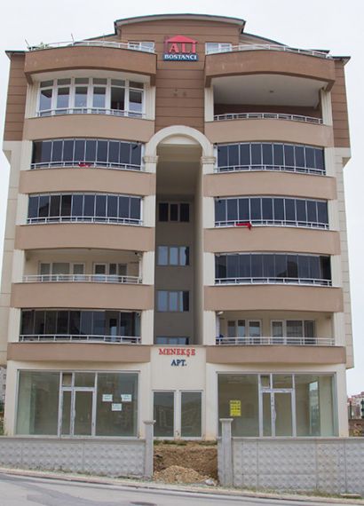 Menekşe Apartmanı